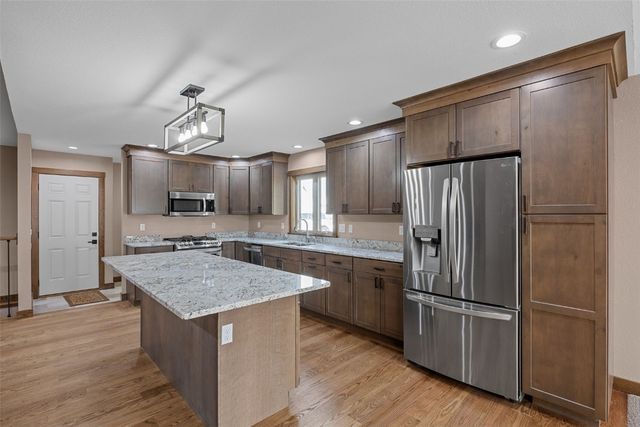 1355 Robins Road, Hiawatha, IA 52233