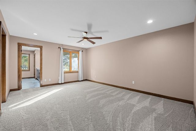 1355 Robins Road, Hiawatha, IA 52233