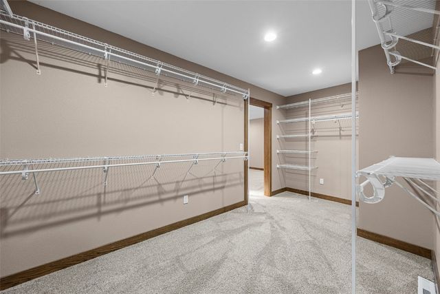 1355 Robins Road, Hiawatha, IA 52233