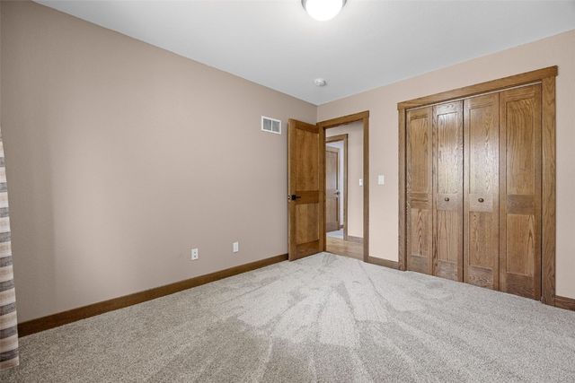 1355 Robins Road, Hiawatha, IA 52233