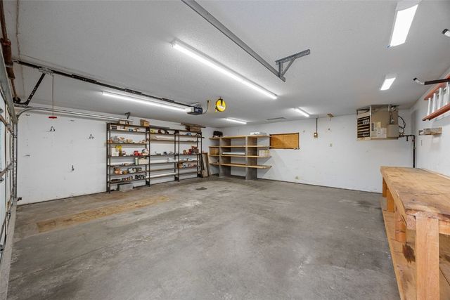 1355 Robins Road, Hiawatha, IA 52233