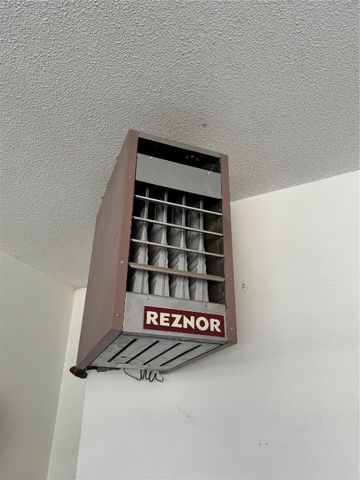 1355 Robins Road, Hiawatha, IA 52233