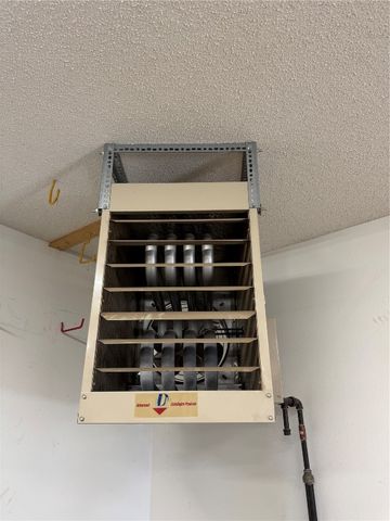 1355 Robins Road, Hiawatha, IA 52233