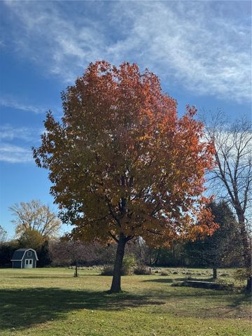 1355 Robins Road, Hiawatha, IA 52233