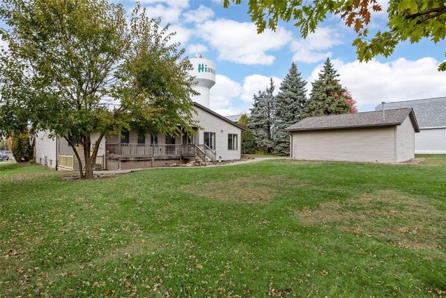 1355 Robins Road, Hiawatha, IA 52233