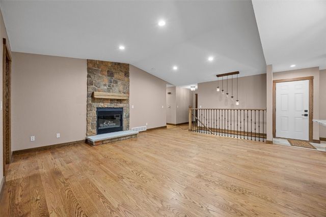 1355 Robins Road, Hiawatha, IA 52233