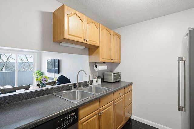 144 Eastern Ave Apt 304, Manchester, NH 03104