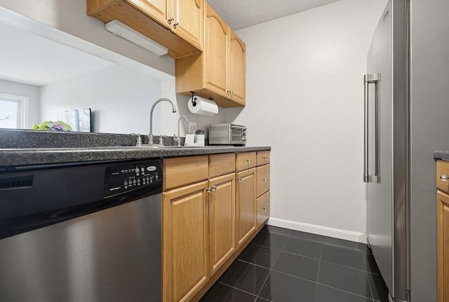 144 Eastern Ave Apt 304, Manchester, NH 03104