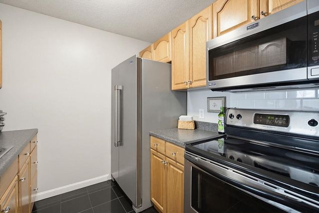 144 Eastern Ave Apt 304, Manchester, NH 03104