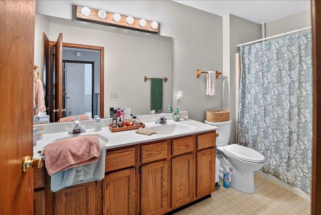 1909 Fox Run, Mount Horeb, WI 53572