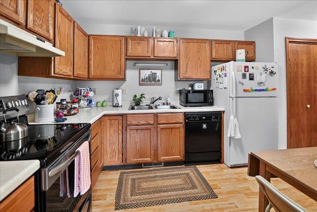 1909 Fox Run, Mount Horeb, WI 53572