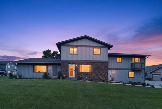 1909 Fox Run, Mount Horeb, WI 53572