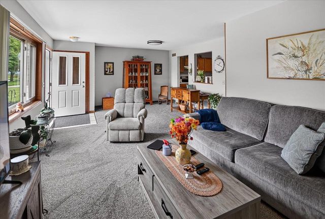 1909 Fox Run, Mount Horeb, WI 53572