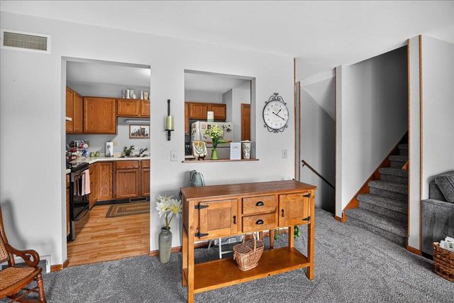 1909 Fox Run, Mount Horeb, WI 53572