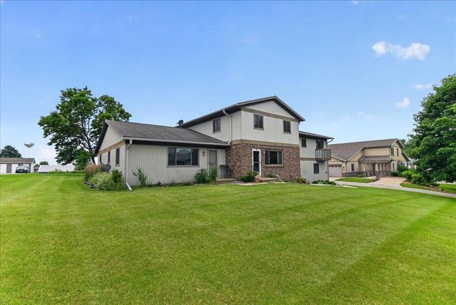 1909 Fox Run, Mount Horeb, WI 53572