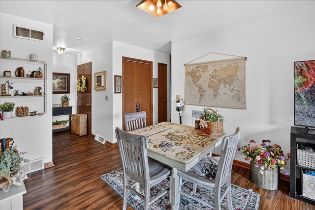 1909 Fox Run, Mount Horeb, WI 53572