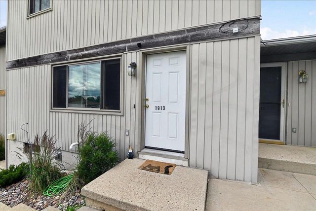 1909 Fox Run, Mount Horeb, WI 53572