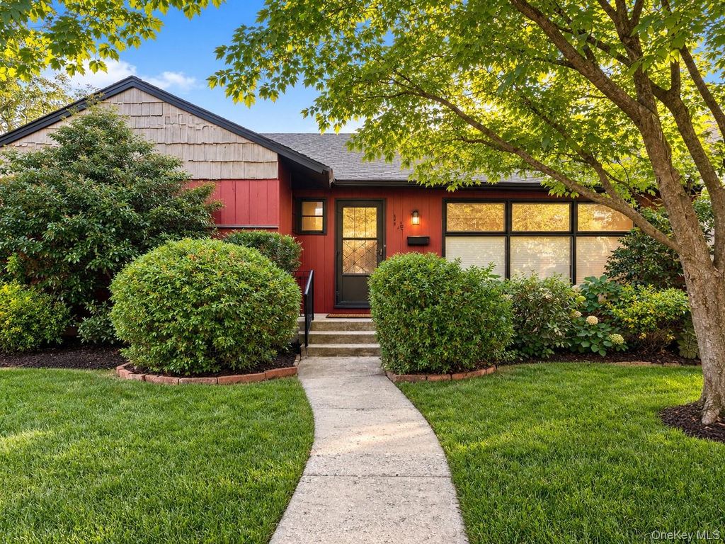 428 Leslie Lane, Uniondale, NY 11553 — exterior