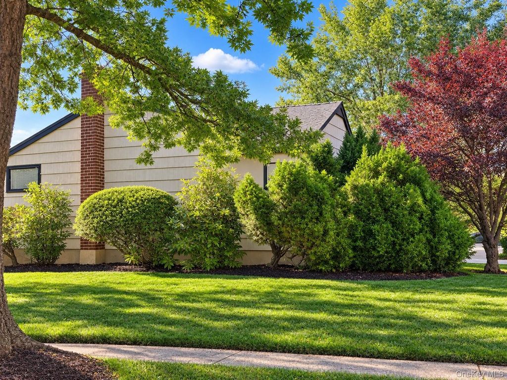428 Leslie Lane, Uniondale, NY 11553 — photo 2