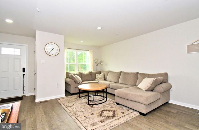 15 CASTLE DR, Gilbertsville, PA 19525