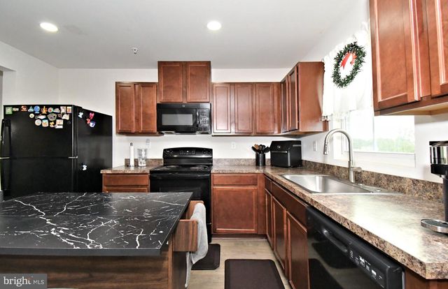 15 CASTLE DR, Gilbertsville, PA 19525