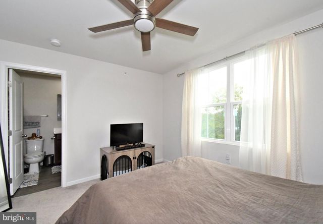 15 CASTLE DR, Gilbertsville, PA 19525