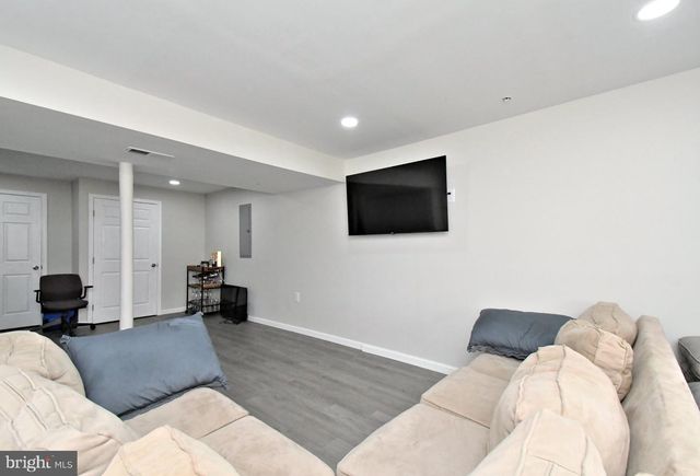 15 CASTLE DR, Gilbertsville, PA 19525