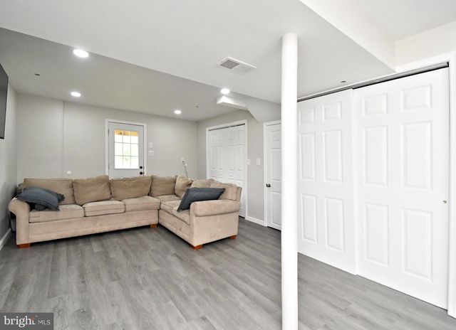 15 CASTLE DR, Gilbertsville, PA 19525