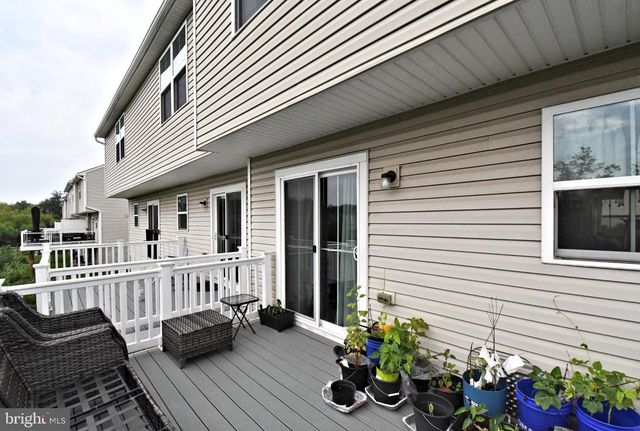 15 CASTLE DR, Gilbertsville, PA 19525