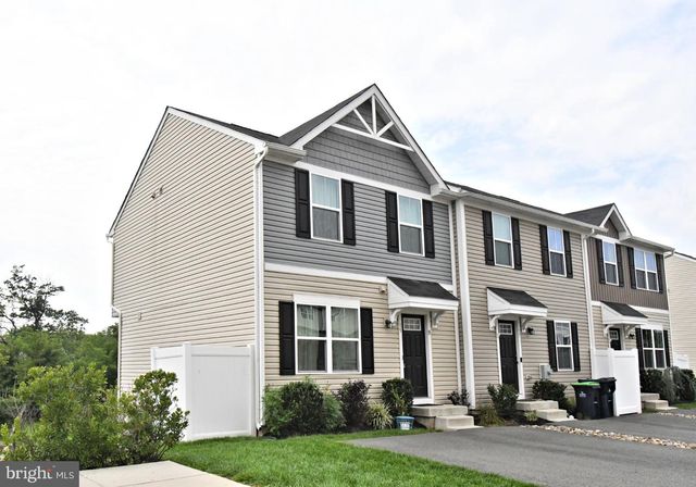 15 CASTLE DR, Gilbertsville, PA 19525