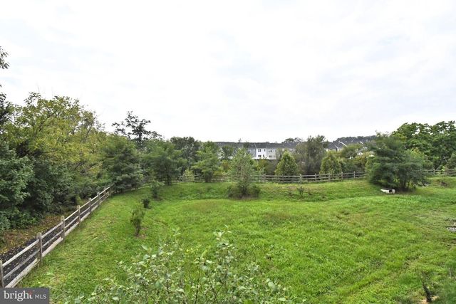 15 CASTLE DR, Gilbertsville, PA 19525