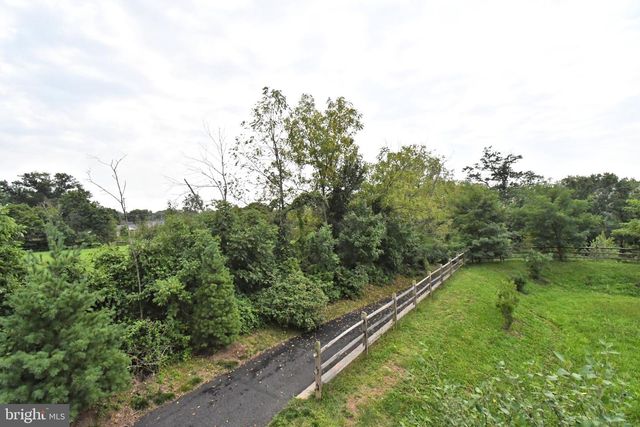 15 CASTLE DR, Gilbertsville, PA 19525