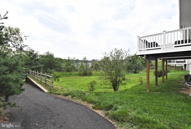 15 CASTLE DR, Gilbertsville, PA 19525