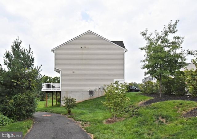 15 CASTLE DR, Gilbertsville, PA 19525