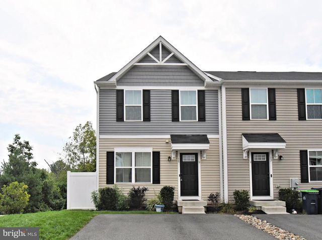 15 CASTLE DR, Gilbertsville, PA 19525