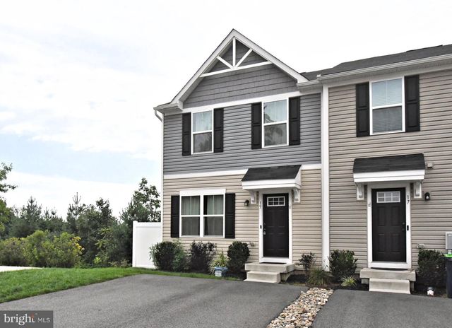15 CASTLE DR, Gilbertsville, PA 19525