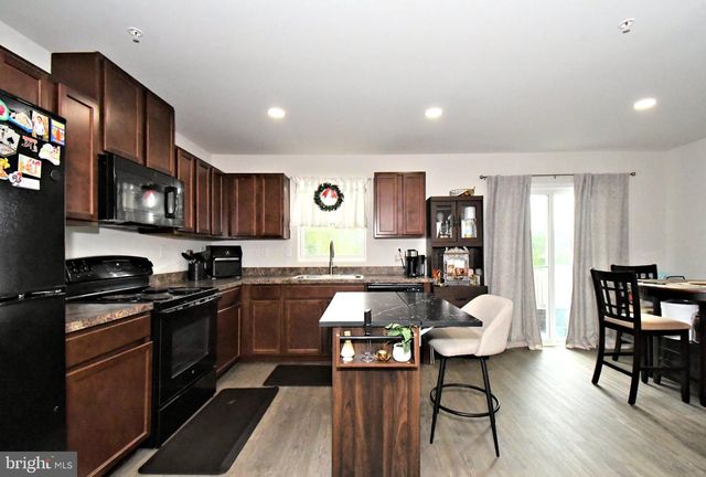 15 CASTLE DR, Gilbertsville, PA 19525