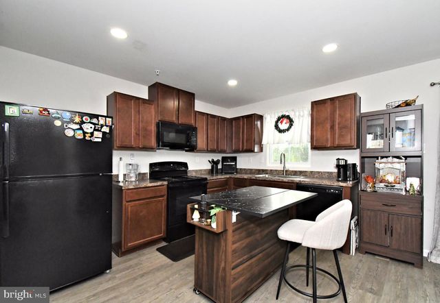 15 CASTLE DR, Gilbertsville, PA 19525
