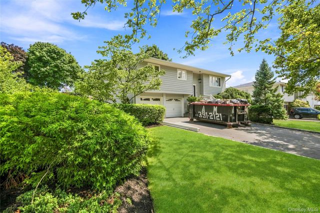6 Oatley Place, Commack, NY 11725