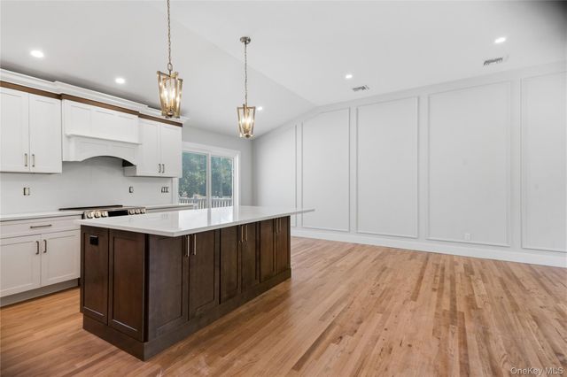 6 Oatley Place, Commack, NY 11725