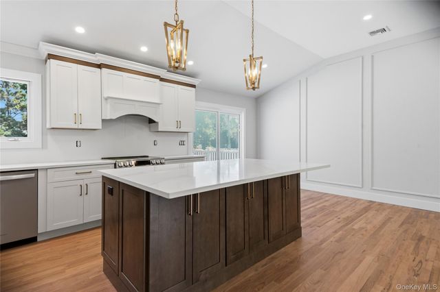6 Oatley Place, Commack, NY 11725