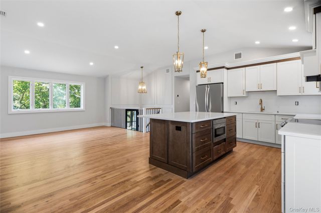 6 Oatley Place, Commack, NY 11725