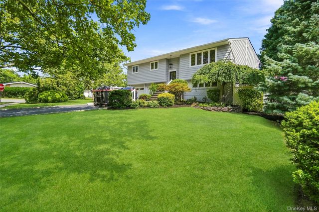 6 Oatley Place, Commack, NY 11725
