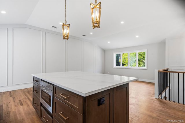 6 Oatley Place, Commack, NY 11725