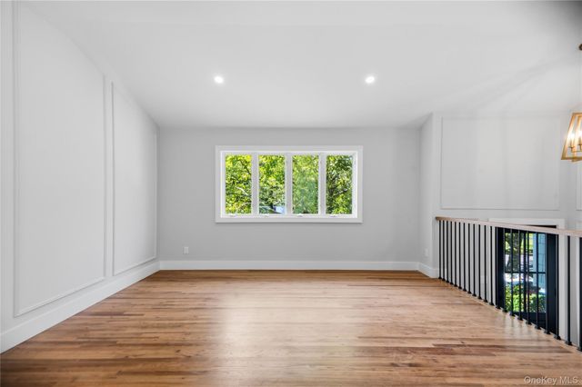 6 Oatley Place, Commack, NY 11725