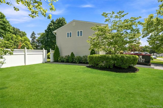 6 Oatley Place, Commack, NY 11725