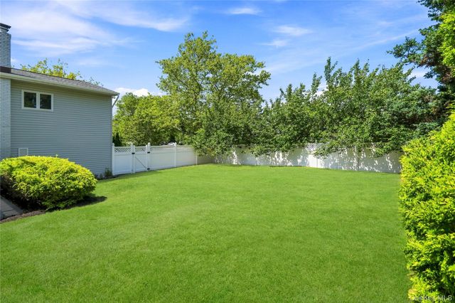 6 Oatley Place, Commack, NY 11725