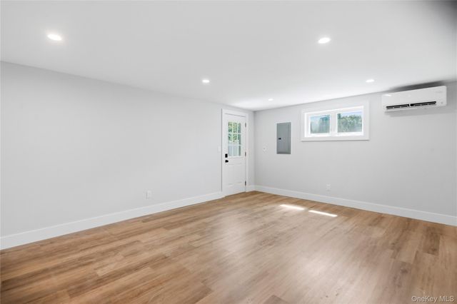 6 Oatley Place, Commack, NY 11725