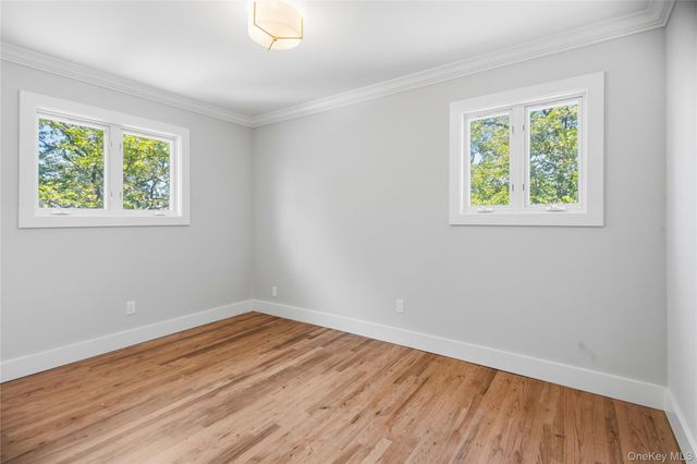 6 Oatley Place, Commack, NY 11725