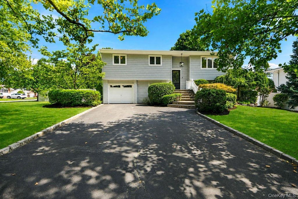 6 Oatley Place, Commack, NY 11725